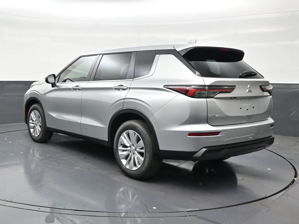2026 Mitsubishi Outlander ES