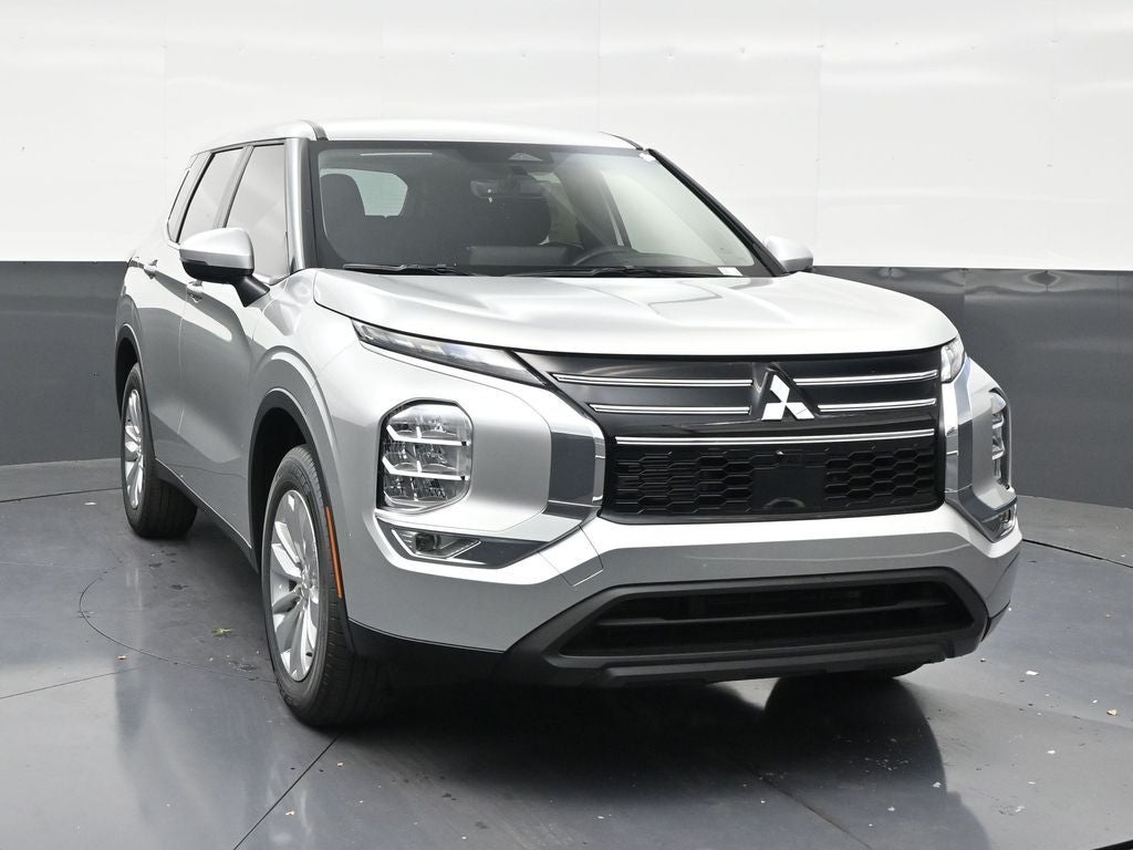 2026 Mitsubishi Outlander ES