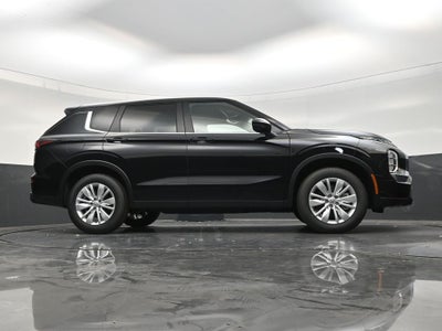 2026 Mitsubishi Outlander ES