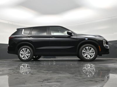 2026 Mitsubishi Outlander ES
