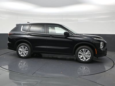 2026 Mitsubishi Outlander ES