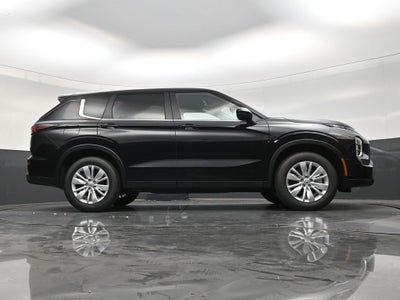 2026 Mitsubishi Outlander ES