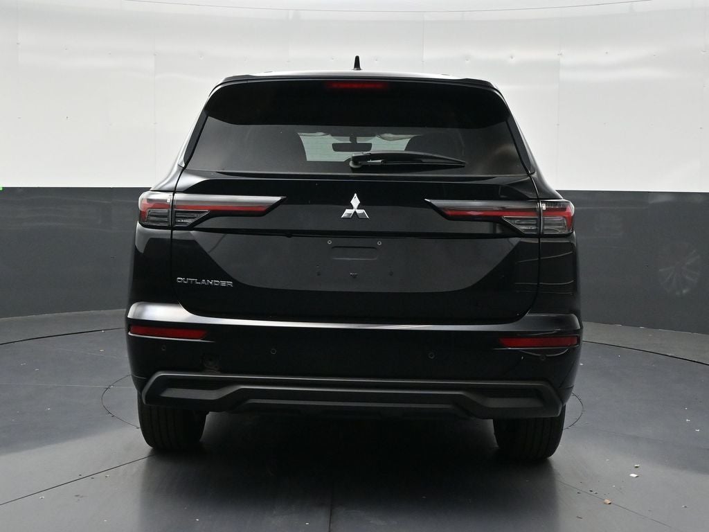2026 Mitsubishi Outlander ES