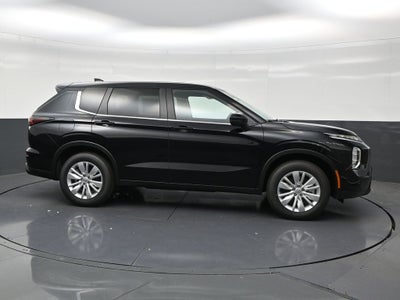 2026 Mitsubishi Outlander ES