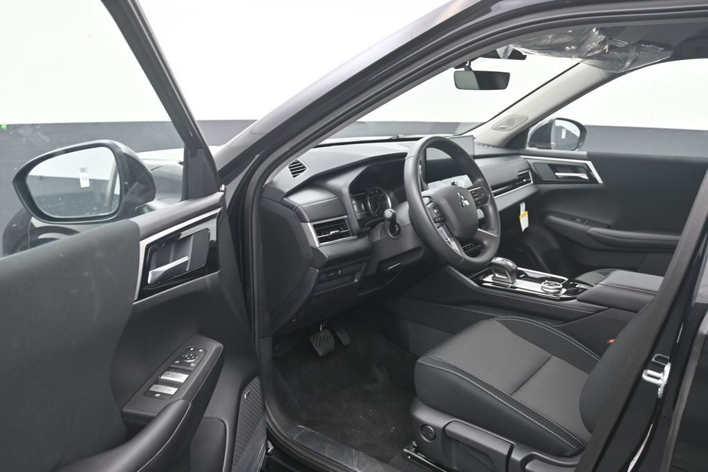 2026 Mitsubishi Outlander ES