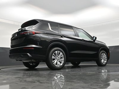 2026 Mitsubishi Outlander ES