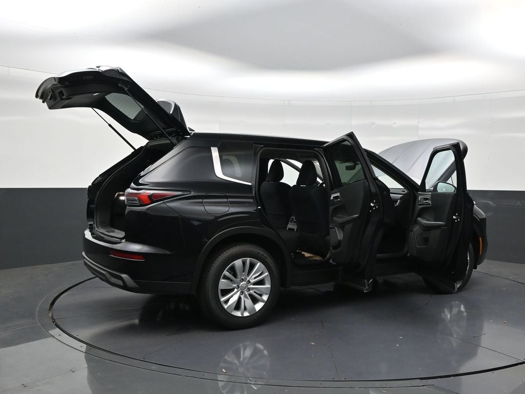2026 Mitsubishi Outlander ES