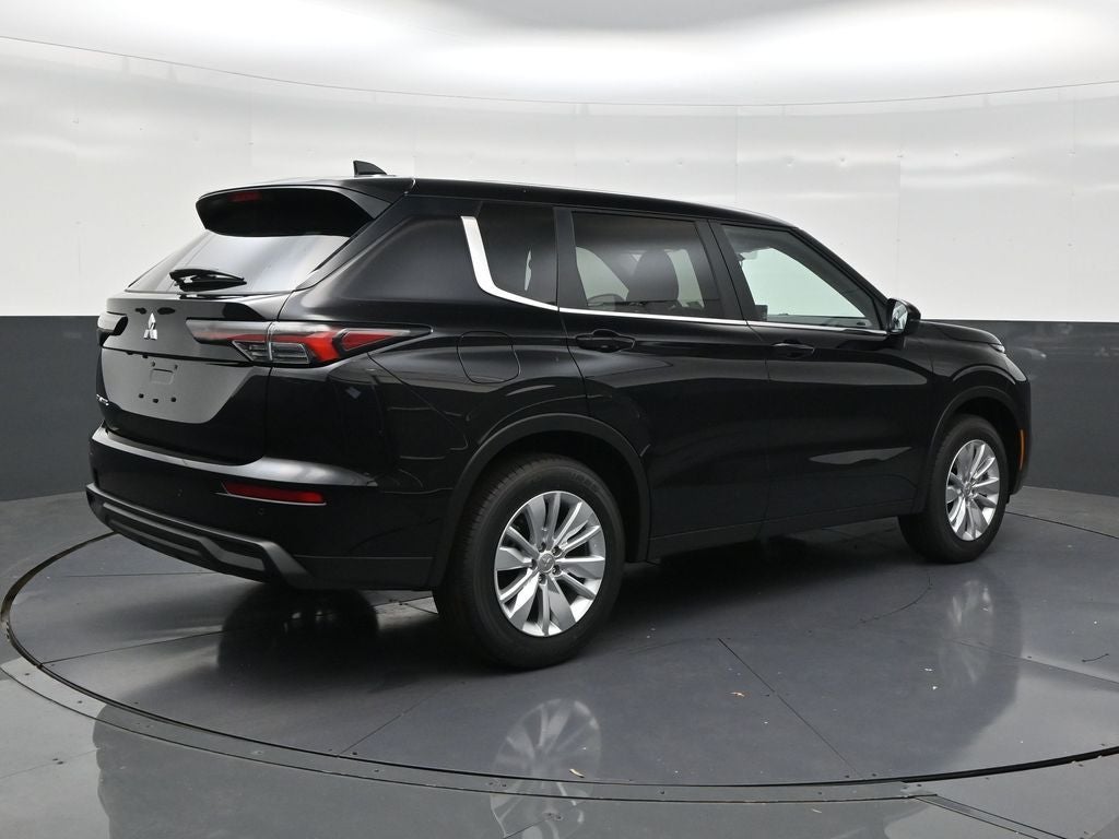 2026 Mitsubishi Outlander ES