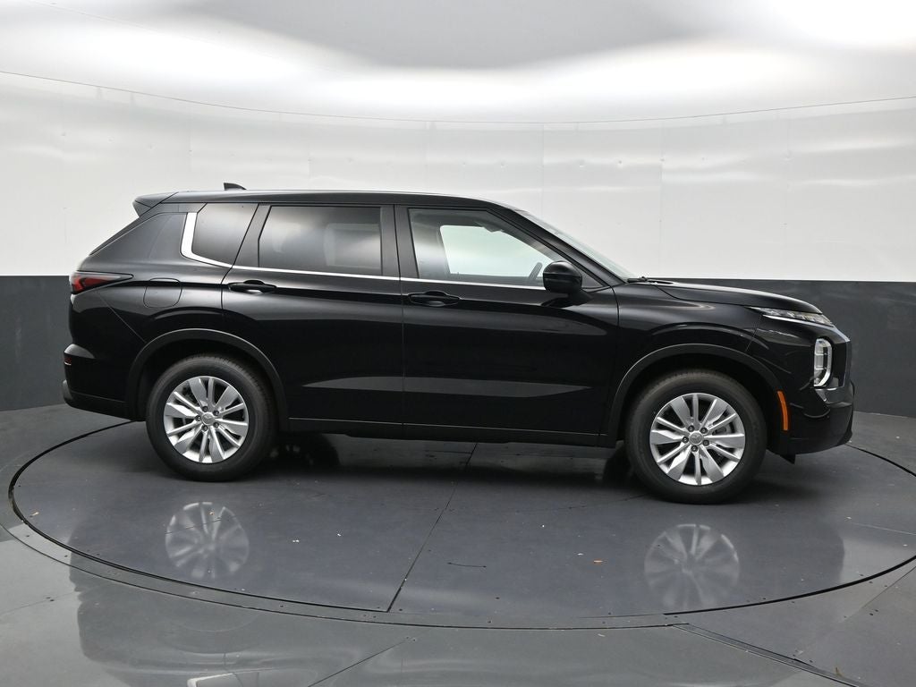 2026 Mitsubishi Outlander ES