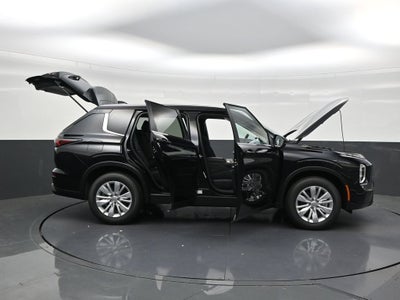 2026 Mitsubishi Outlander ES