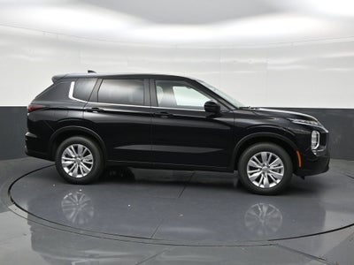 2026 Mitsubishi Outlander ES