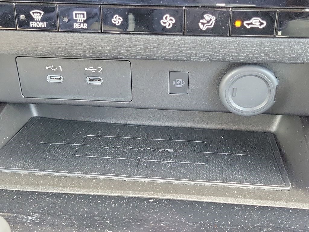 2025 Mitsubishi Outlander SE