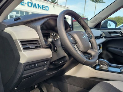 2026 Mitsubishi Outlander SE