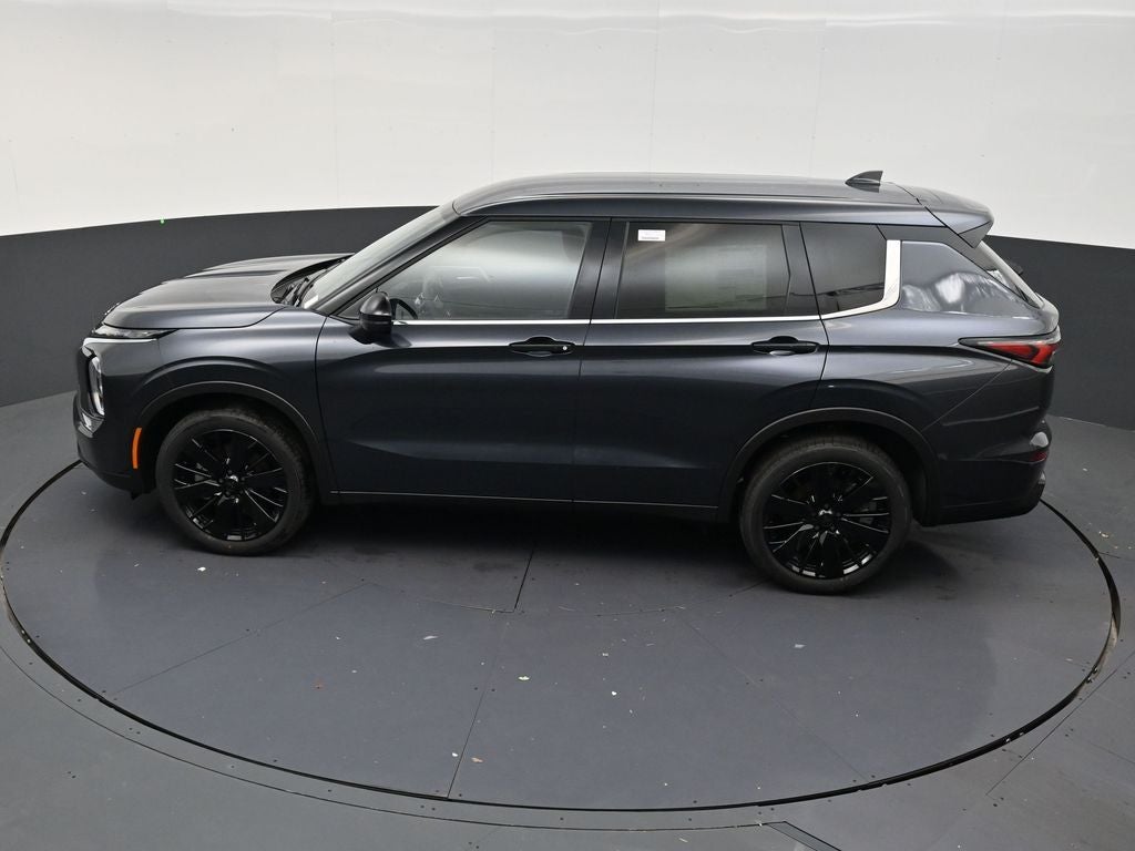 2026 Mitsubishi Outlander LE