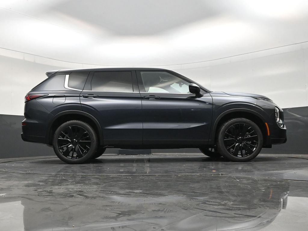 2026 Mitsubishi Outlander LE