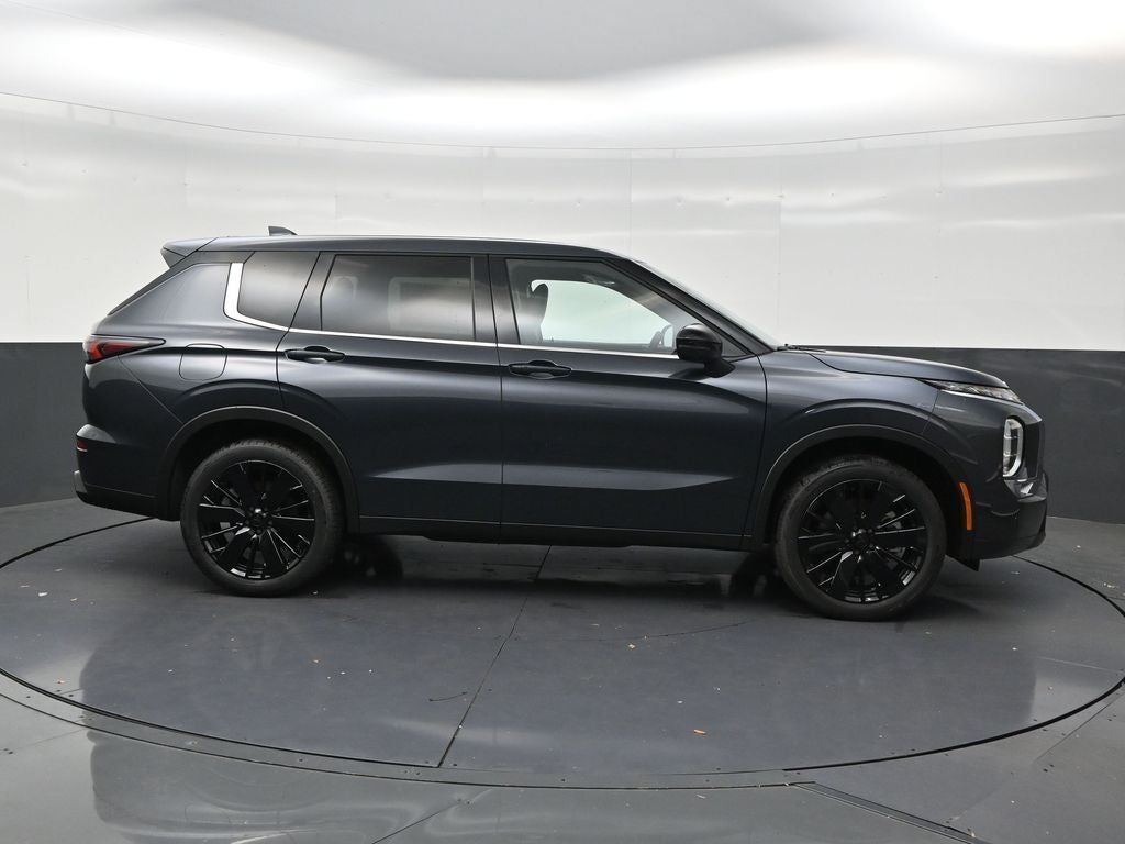 2026 Mitsubishi Outlander LE