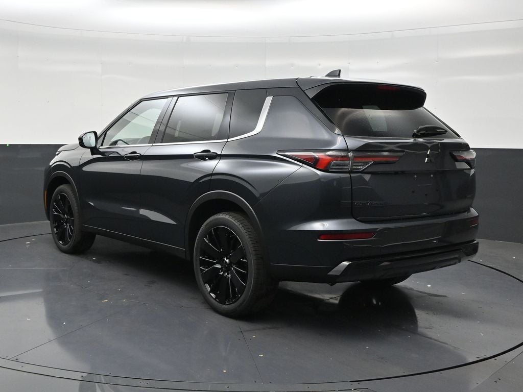 2026 Mitsubishi Outlander LE