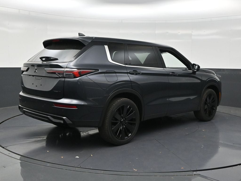 2026 Mitsubishi Outlander LE