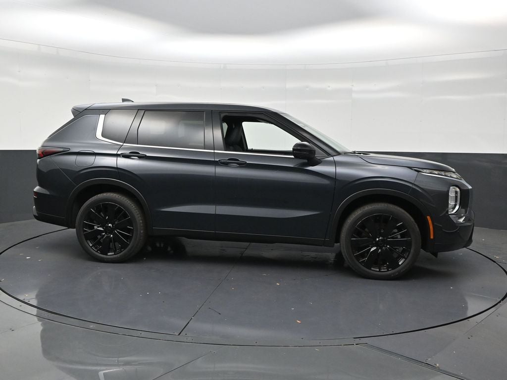 2026 Mitsubishi Outlander LE