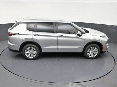 2026 Mitsubishi Outlander ES