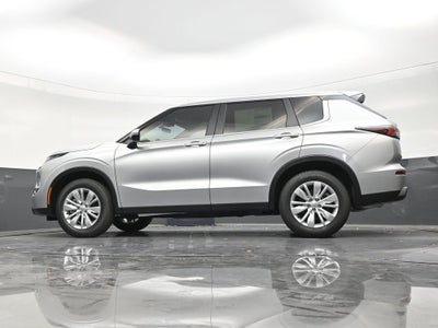 2026 Mitsubishi Outlander ES