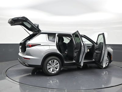 2026 Mitsubishi Outlander ES