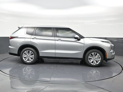 2026 Mitsubishi Outlander ES