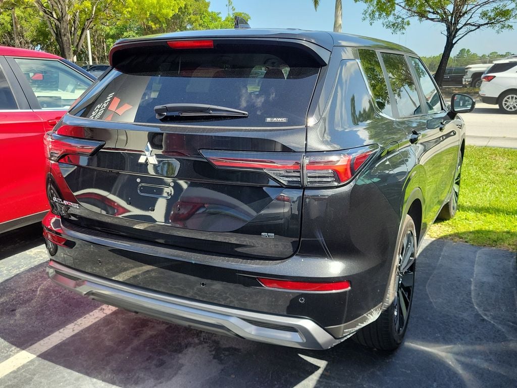 2025 Mitsubishi Outlander SE