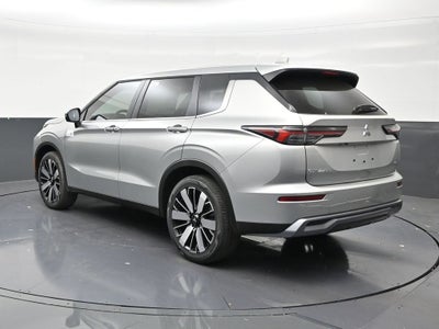 2026 Mitsubishi Outlander LE