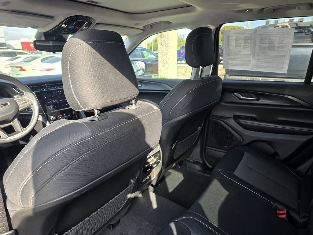 2023 Jeep Grand Cherokee Laredo