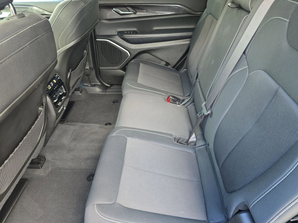 2022 Jeep Grand Cherokee L Laredo