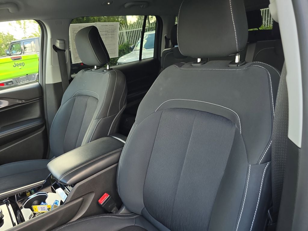 2022 Jeep Grand Cherokee L Laredo