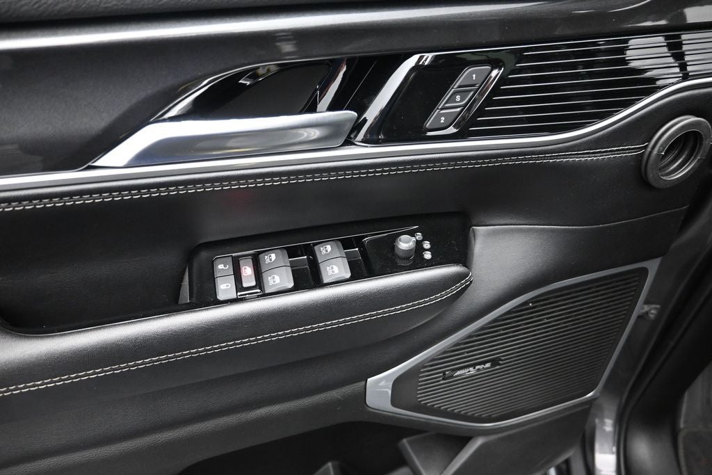 2023 Jeep Wagoneer Base