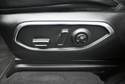 2023 Jeep Wagoneer Base