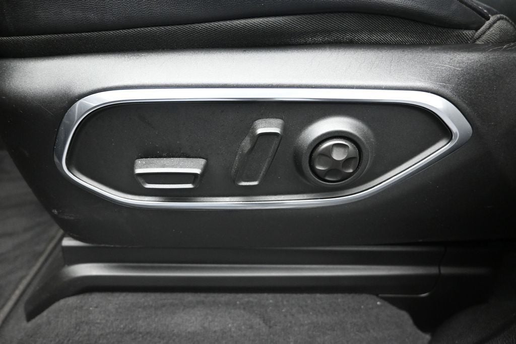 2023 Jeep Wagoneer Base