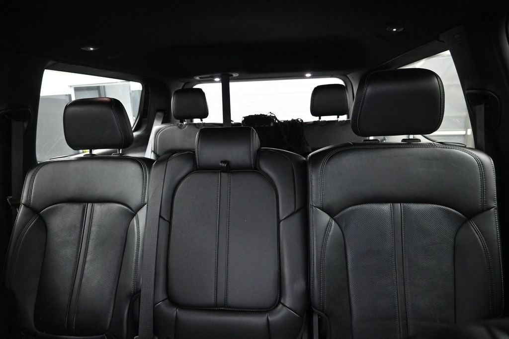 2023 Jeep Wagoneer Base