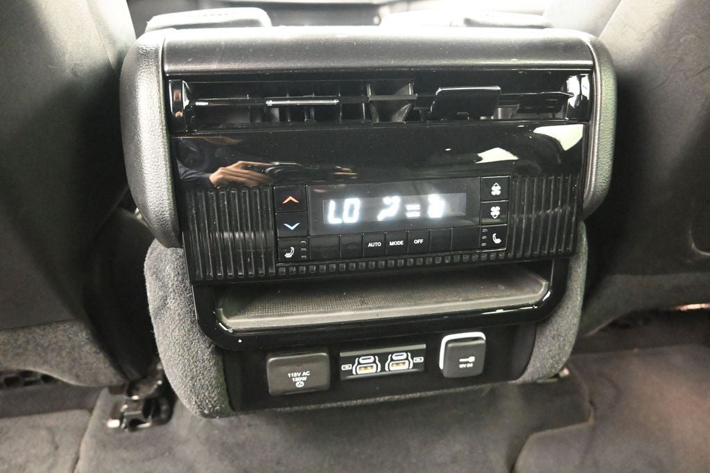 2023 Jeep Wagoneer Base