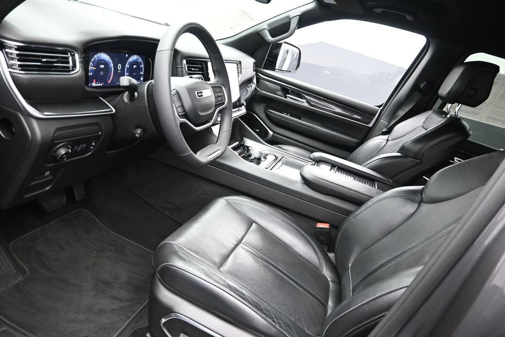 2023 Jeep Wagoneer Base