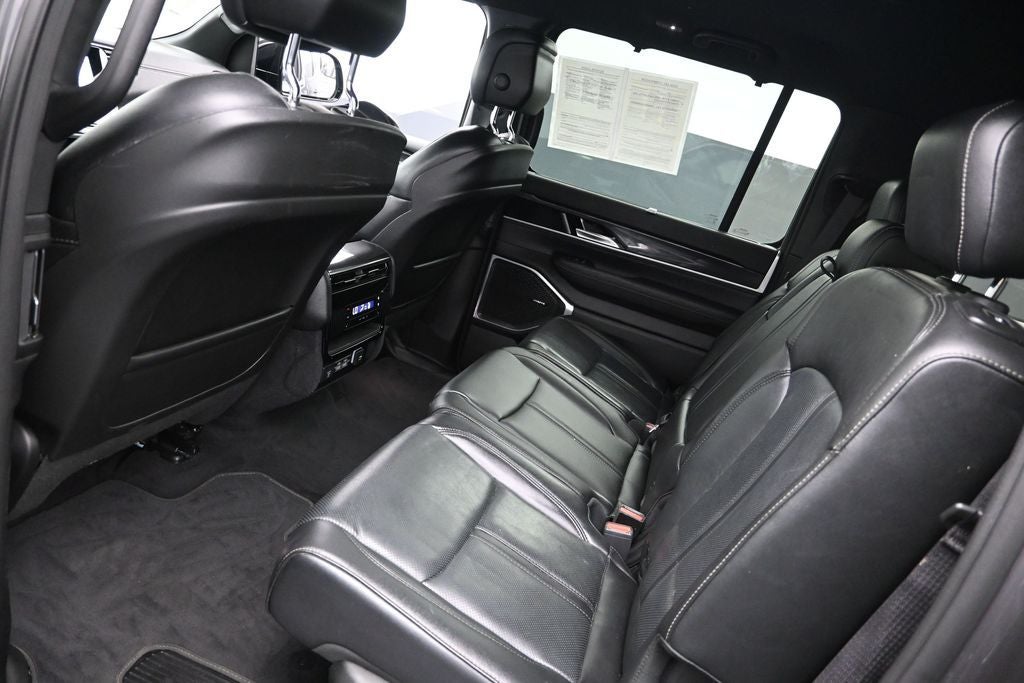 2023 Jeep Wagoneer Base