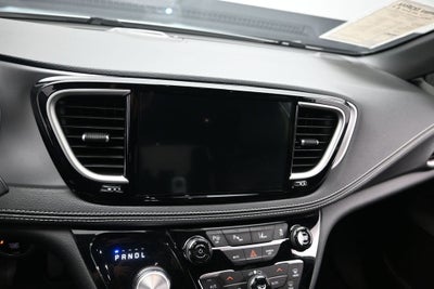 2024 Chrysler Pacifica Hybrid Select Premium S Appearance