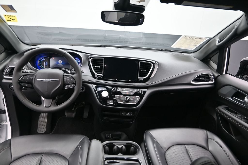 2024 Chrysler Pacifica Hybrid Select Premium S Appearance