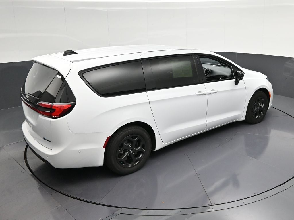 2024 Chrysler Pacifica Hybrid Select Premium S Appearance