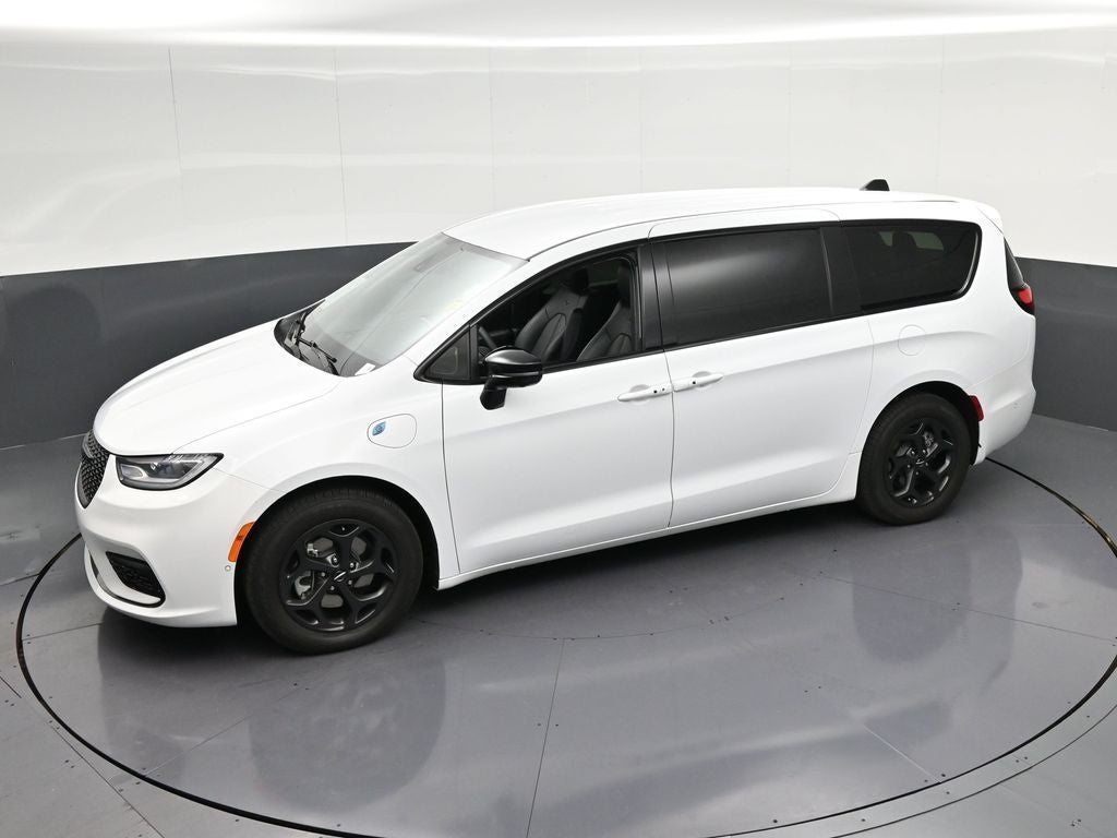 2024 Chrysler Pacifica Hybrid Select Premium S Appearance