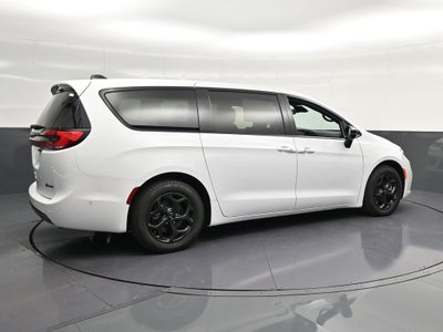2024 Chrysler Pacifica Hybrid Select Premium S Appearance