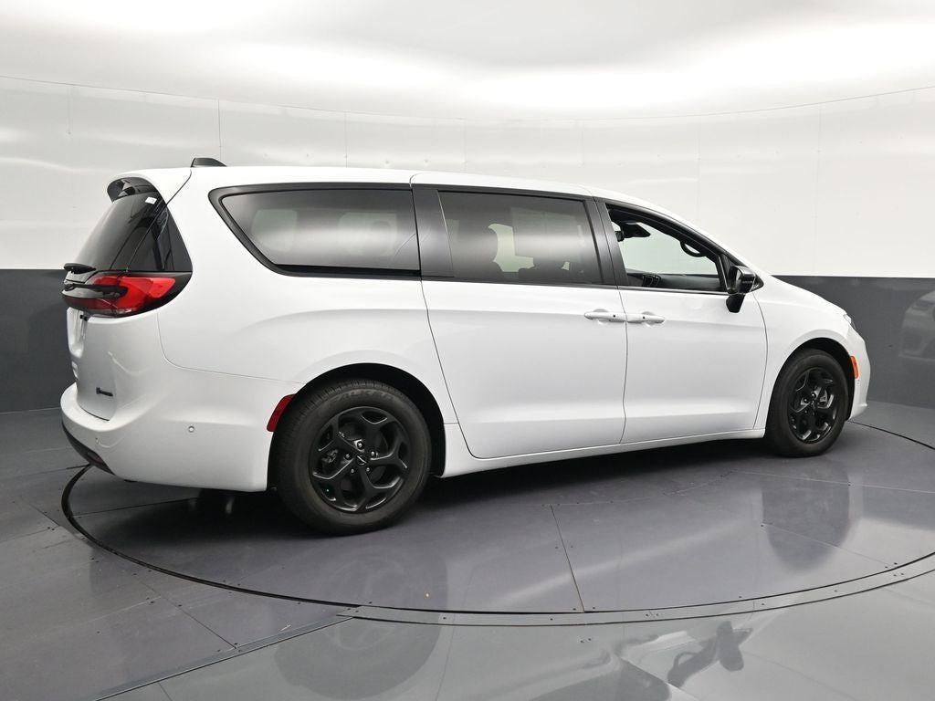 2024 Chrysler Pacifica Hybrid Select Premium S Appearance