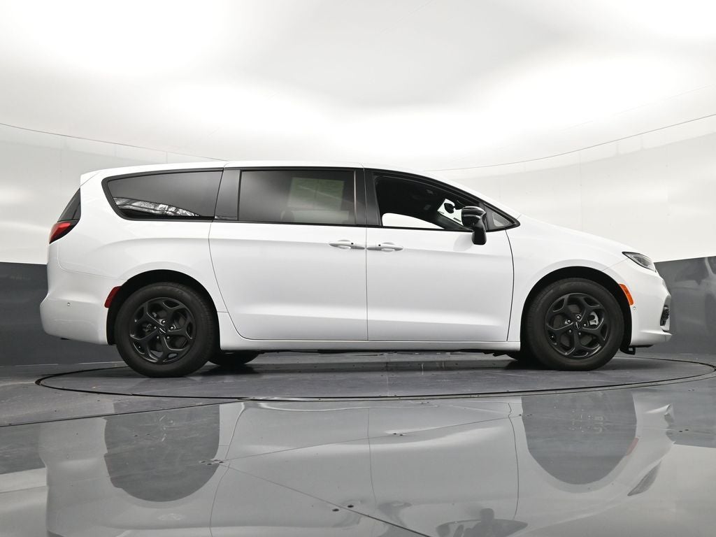 2024 Chrysler Pacifica Hybrid Select Premium S Appearance