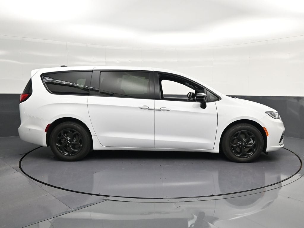 2024 Chrysler Pacifica Hybrid Select Premium S Appearance