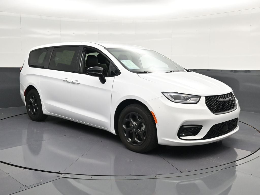 2024 Chrysler Pacifica Hybrid Select Premium S Appearance