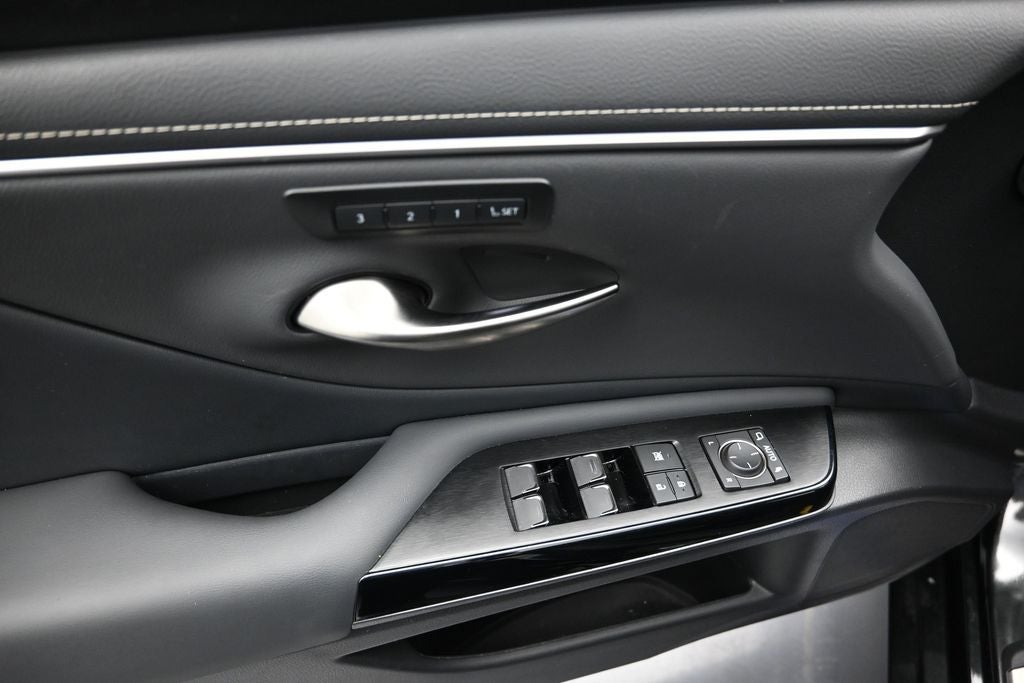 2025 Lexus ES 300h