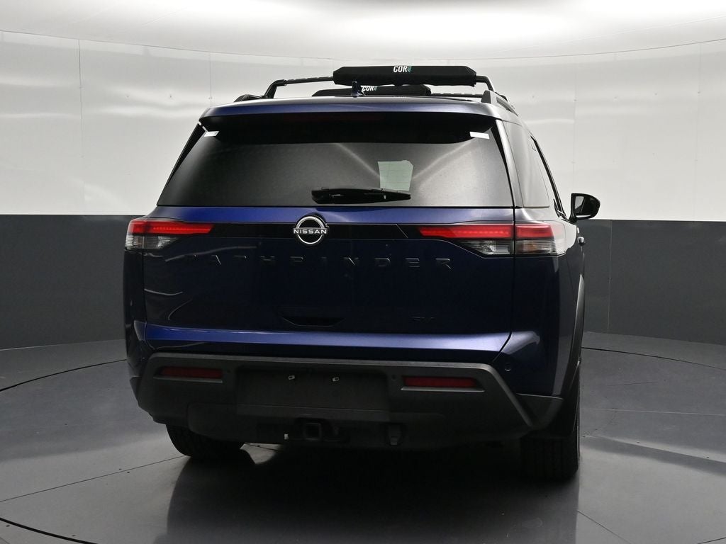 2022 Nissan Pathfinder SV